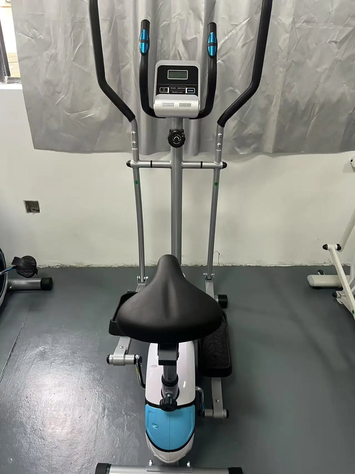 Magnetic Elliptical Trainer with LCD Console, 6 kg Flywheel